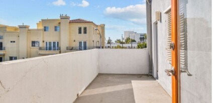 1411-1413 Cloverfield Blvd in Santa Monica, CA - Building Photo - Building Photo