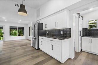 326 Westminster Rd in West Palm Beach, FL - Building Photo - Building Photo