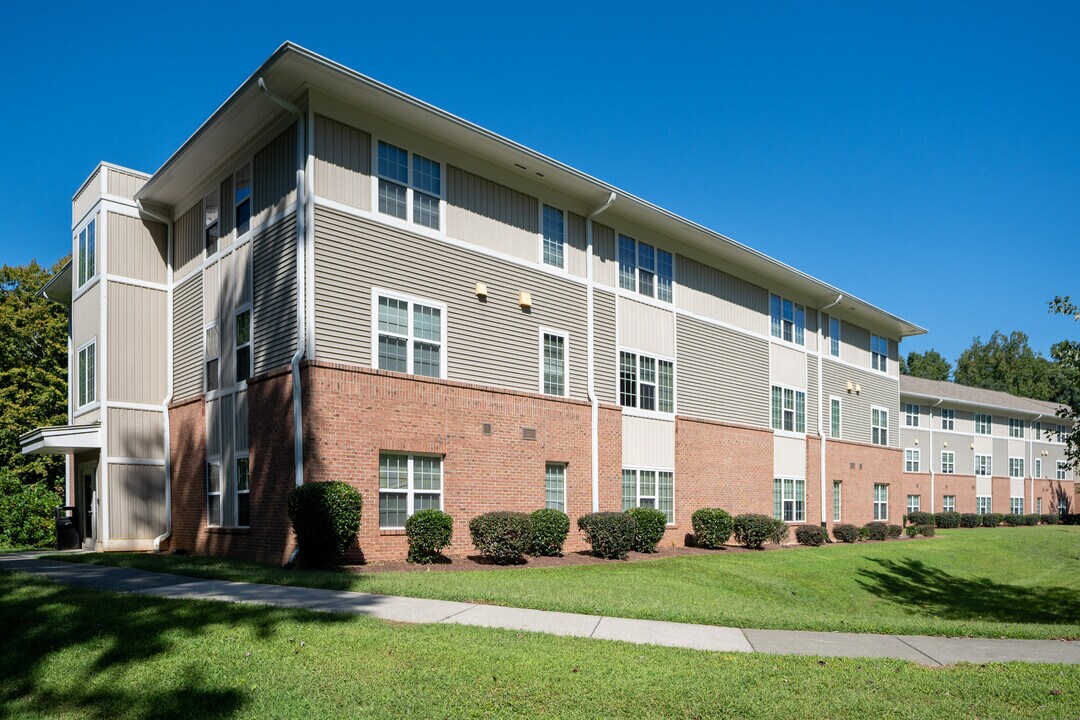 Eno Haven Apartments in Hillsborough, NC - Foto de edificio