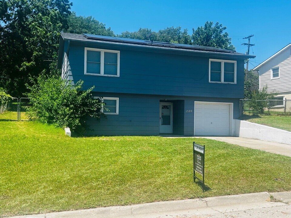 1520 Rockwell Dr in Junction City, KS - Building Photo