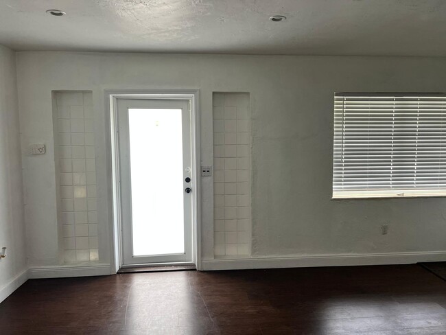 620 NE 140th St in North Miami, FL - Foto de edificio - Building Photo