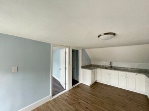 139 W Hollis St in Nashua, NH - Building Photo - Building Photo