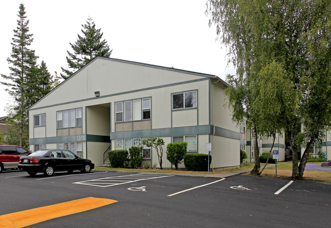 Trailside Village Apartments in Everett, WA - Building Photo - Building Photo