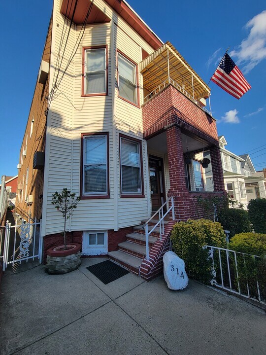 312 72nd St in North Bergen, NJ - Foto de edificio