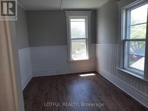 7 Montgomery Pl in Smiths Falls, ON - Building Photo - Building Photo