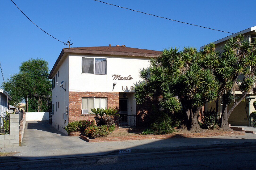 11523 Menlo Ave in Hawthorne, CA - Building Photo