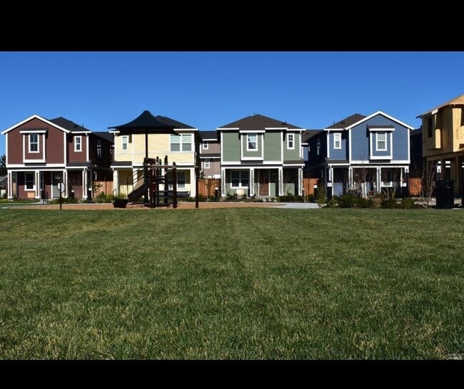 32 Lipton Way in Cotati, CA - Building Photo - Building Photo