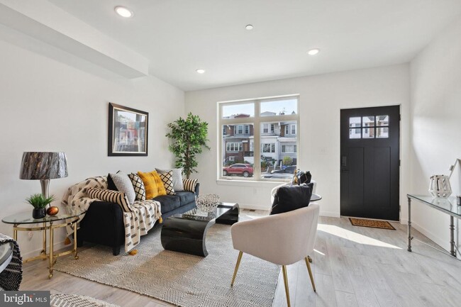 property at 5633 Warrington Ave