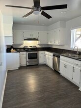 Park Royal Apartments in Anaheim, CA - Building Photo - Building Photo