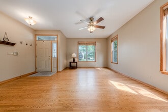 1065 Red Clover Dr in Aurora, IL - Building Photo - Building Photo