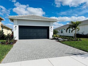 5284 Barnett Cir in Bradenton, FL - Building Photo - Building Photo
