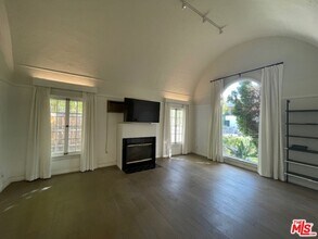 459 S Holt Ave in Los Angeles, CA - Building Photo - Building Photo