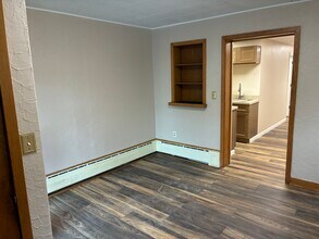 5 E 3rd St, Unit 1st floor in Lewistown, PA - Building Photo - Building Photo
