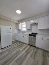 222 E Pearce St in Baytown, TX - Building Photo - Building Photo