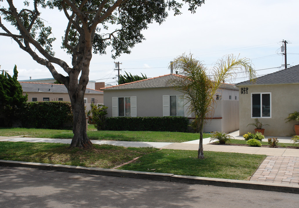 Ocean Breeze Apartments in San Diego, CA - Building Photo