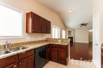 10417 Hugue Way in Charlotte, NC - Foto de edificio - Building Photo