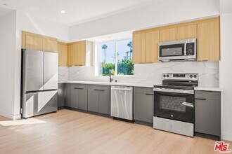 1707 Burnside Ave in Los Angeles, CA - Building Photo - Building Photo