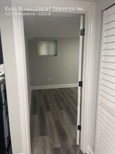 6223 W Wabansia Ave-Unit -6223-B in Chicago, IL - Building Photo - Building Photo