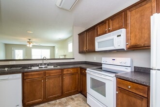 42 Oakbrook Dr in Cartersville, GA - Building Photo - Building Photo