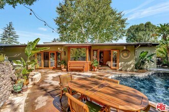 15511 Woodcrest Dr in Los Angeles, CA - Building Photo - Building Photo