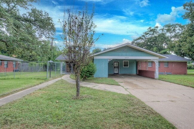 property at 2829 Doles Pl