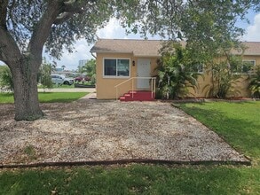 175 174th Terrace E in Redington Shores, FL - Building Photo - Building Photo