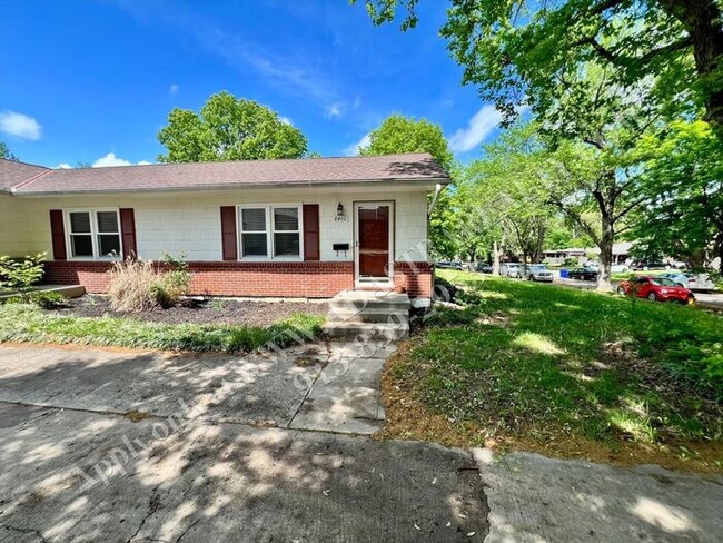 property at 8410 Grandview Ln