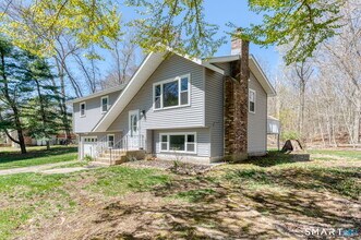 371 Warrenville Rd in Mansfield, CT - Building Photo - Building Photo