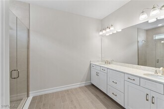 465 Kamari Cv in Naples, FL - Foto de edificio - Building Photo