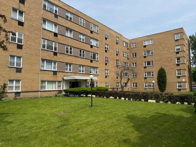 property at 6160 N Damen Ave