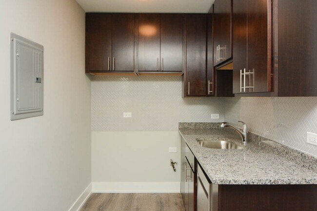 533 W Surf St in Chicago, IL - Building Photo - Building Photo