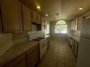 7397 Winterpine Ave in Las Vegas, NV - Foto de edificio - Building Photo