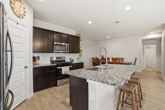 11016 33rd Ave N in Texas City, TX - Building Photo - Building Photo