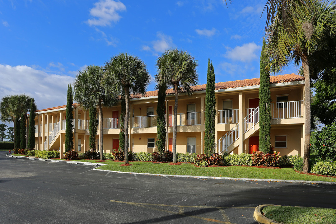 Via Delray Condominiums in Boynton Beach, FL - Building Photo