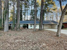 686 Rollingwood Pl in Stone Mountain, GA - Building Photo