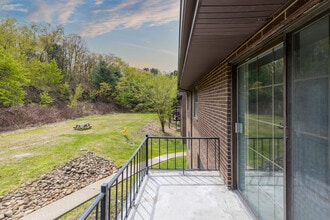 Colonial Arms in Monaca, PA - Foto de edificio - Building Photo