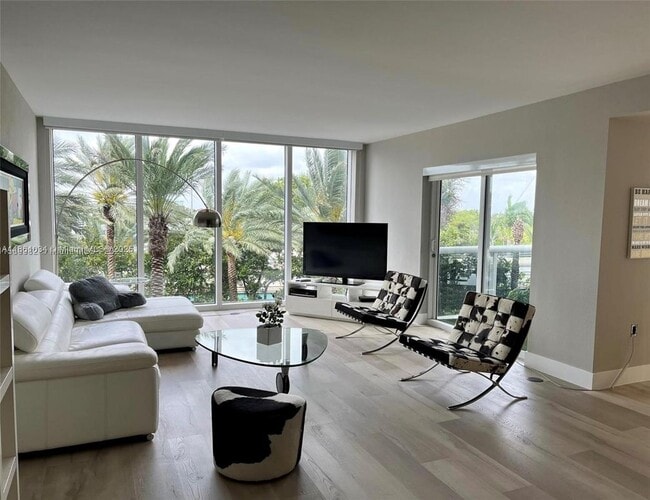 10275 Collins Ave in Bal Harbour, FL - Building Photo - Building Photo