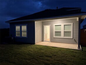 12114 Pike Bnd in Buda, TX - Foto de edificio - Building Photo