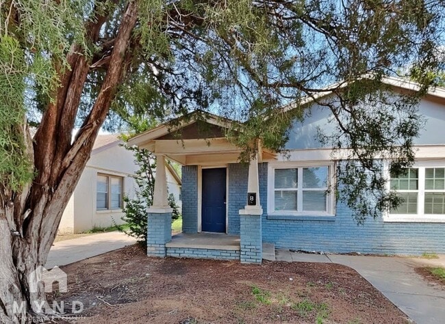 2208 Avenue U B Ave in Lubbock, TX - Foto de edificio - Building Photo