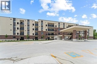 1 Parnell St in Essex, ON - Building Photo