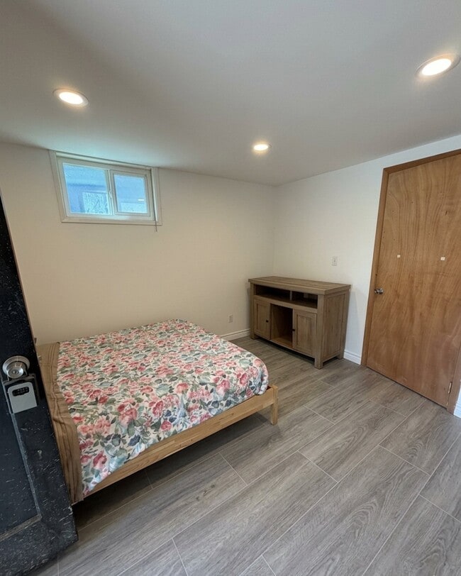 property at 118 E 62nd St