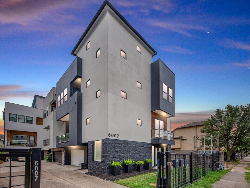 6007 Tyne St in Houston, TX - Foto de edificio