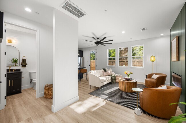 4611 Dewberry St in Houston, TX - Building Photo - Building Photo