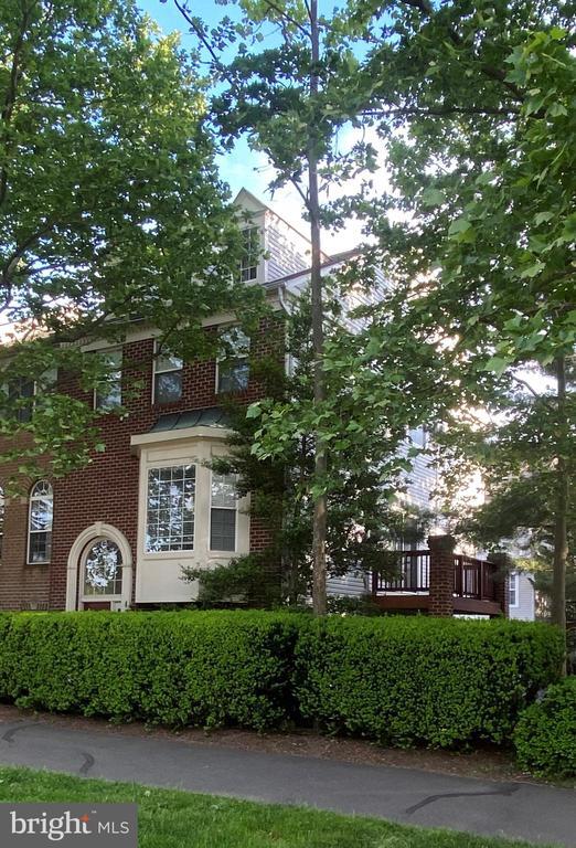 property at 4070 Fountainside Ln