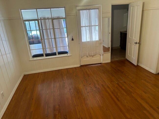 4751 Sunnyslope Ave, Unit GUESTHOUSE for rent in Sherman Oaks, CA - Building Photo - Building Photo