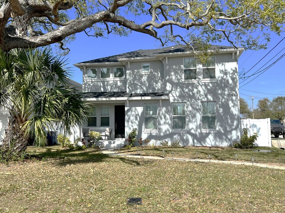 3701 W Wisconsin Ave in Tampa, FL - Building Photo