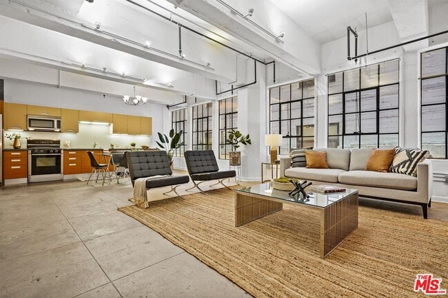 property at 746 S Los Angeles St