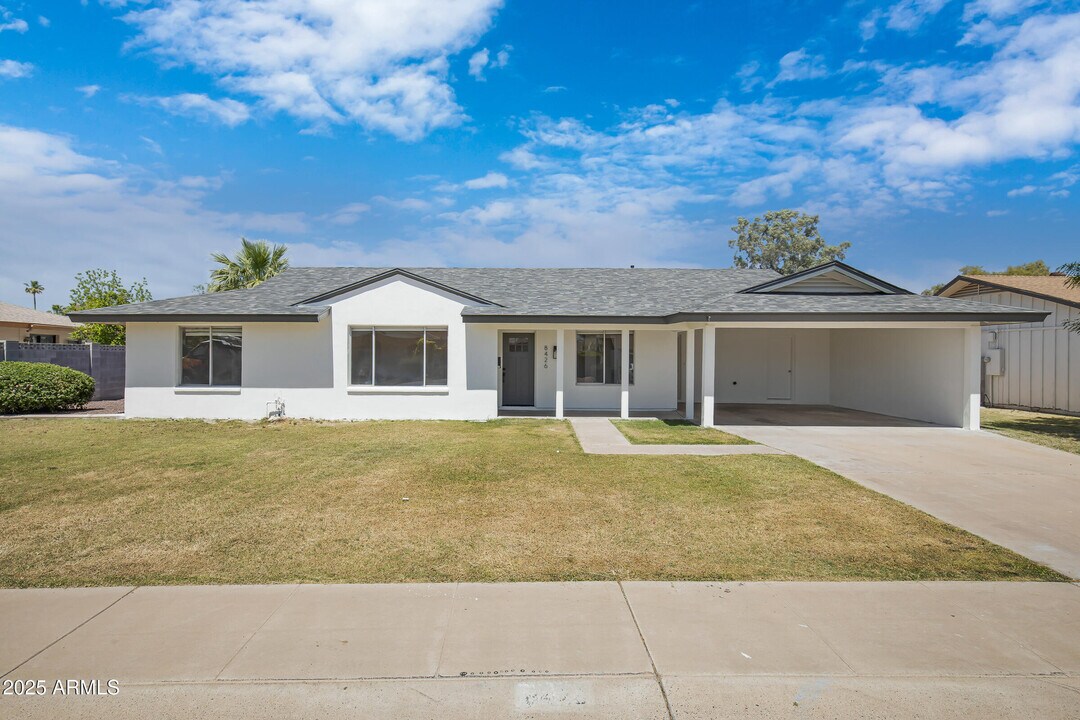 8426 E Monterey Way in Scottsdale, AZ - Building Photo