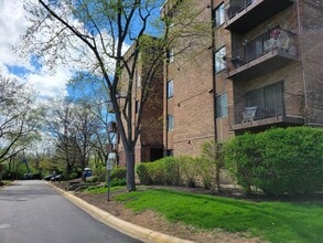 420 Walnut Creek Rd in Lisle, IL - Building Photo - Building Photo