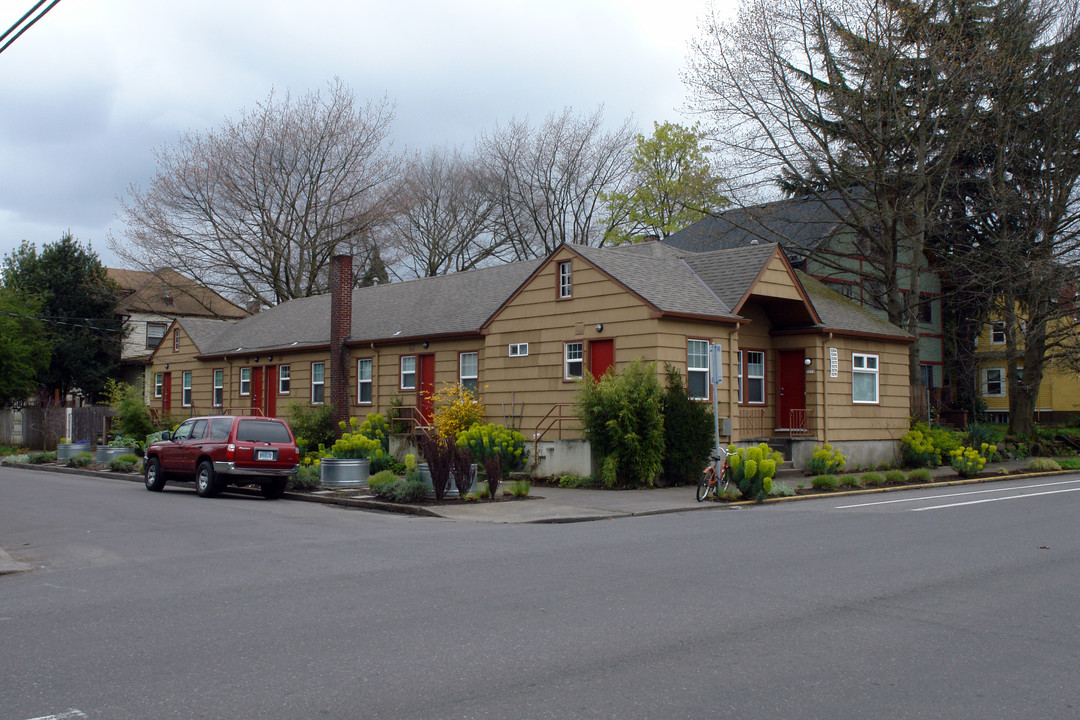 The Sycamore Apartments in Portland, OR - Building Photo